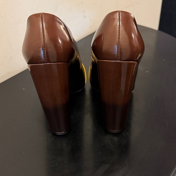 Louis Vuitton Two-Tone Brown and Yellow Heels - Picture 9 of 16